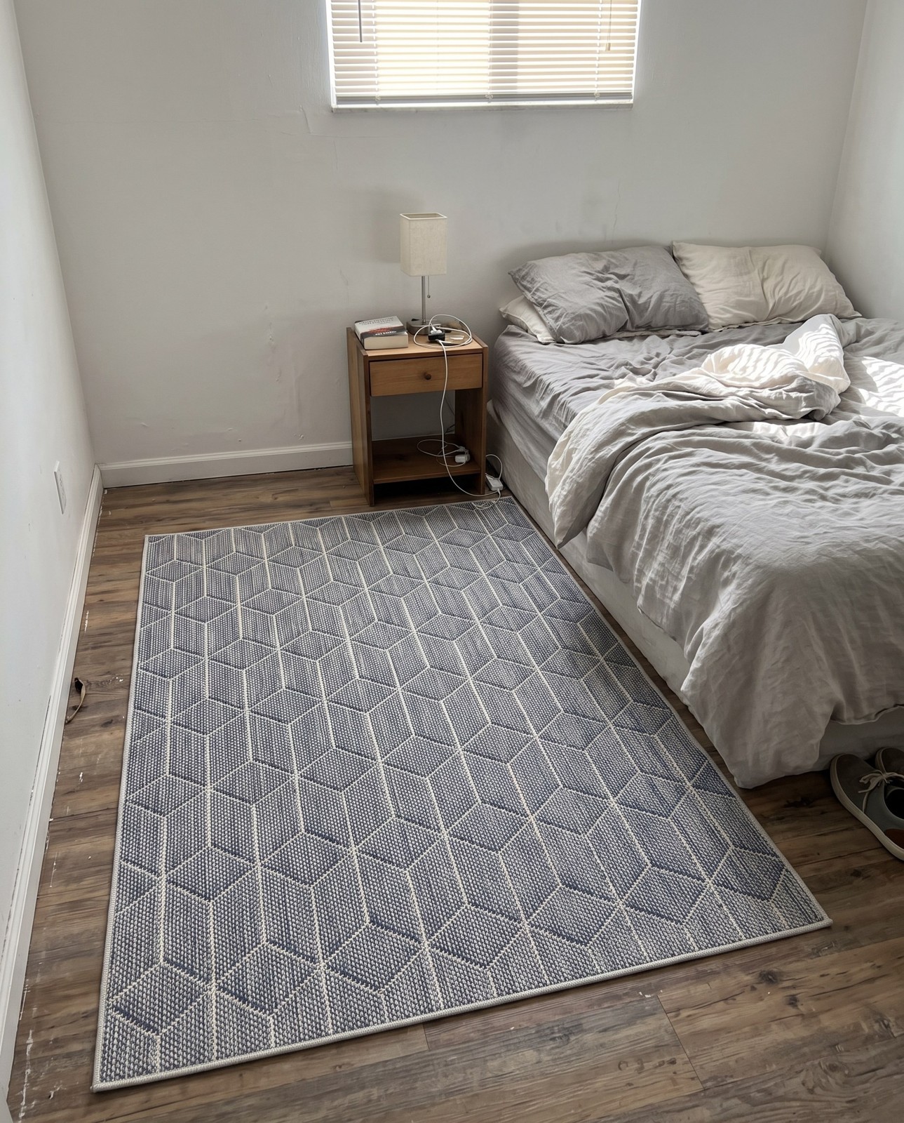 4' 1 x 6' 1 Jasper · Diamond Outdoor Rug, light blue