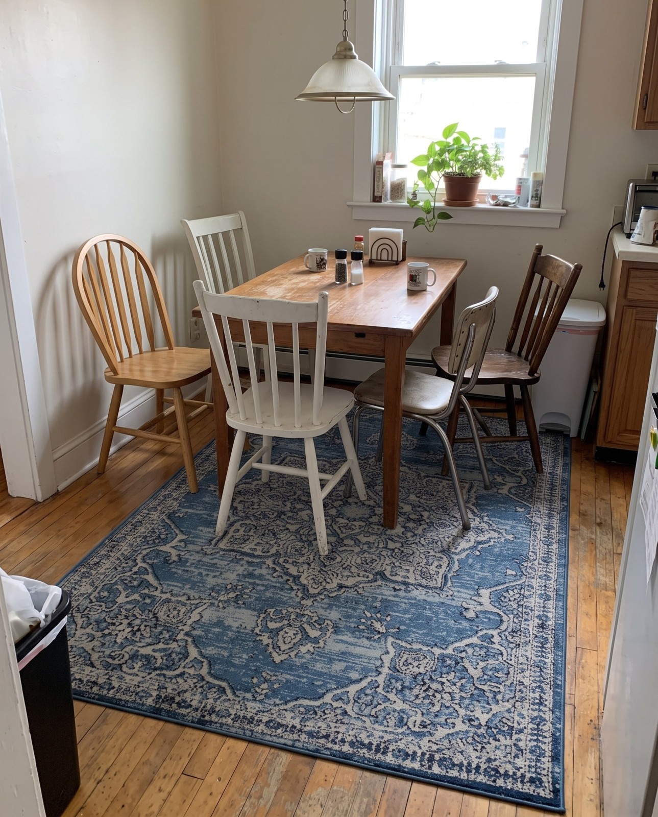 4' x 6' Wade · Border rug, blue