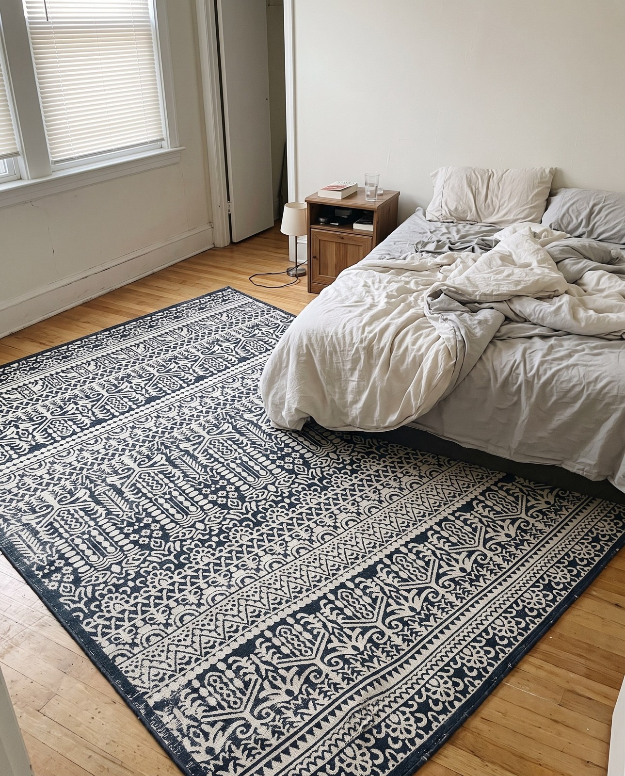 Detail image of 7' 10 x 10' Lakewood · Border rug