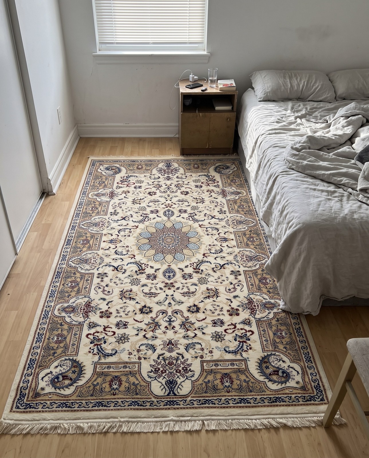 5' x 8' Blakemore · Floral medallion rug, ivory and beige