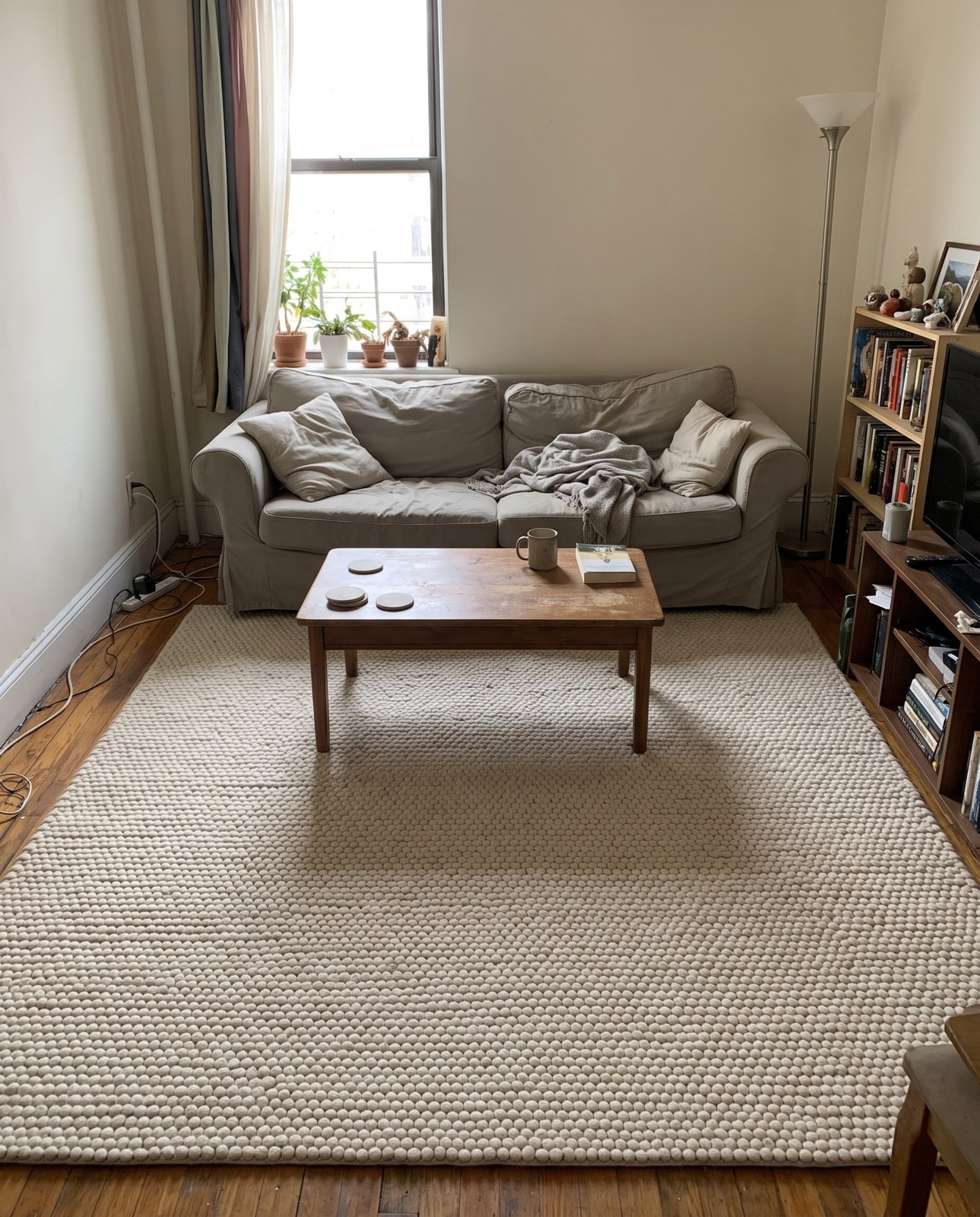 Detail image of 7' 10 x 7' 10 Hawthorne · Solid bobble Wool Rug, ivory