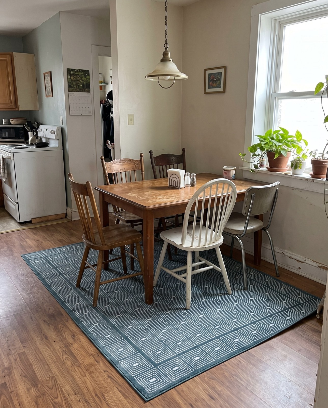 Detail image of 4' x 6' Atwood · Border rug, aegean blue