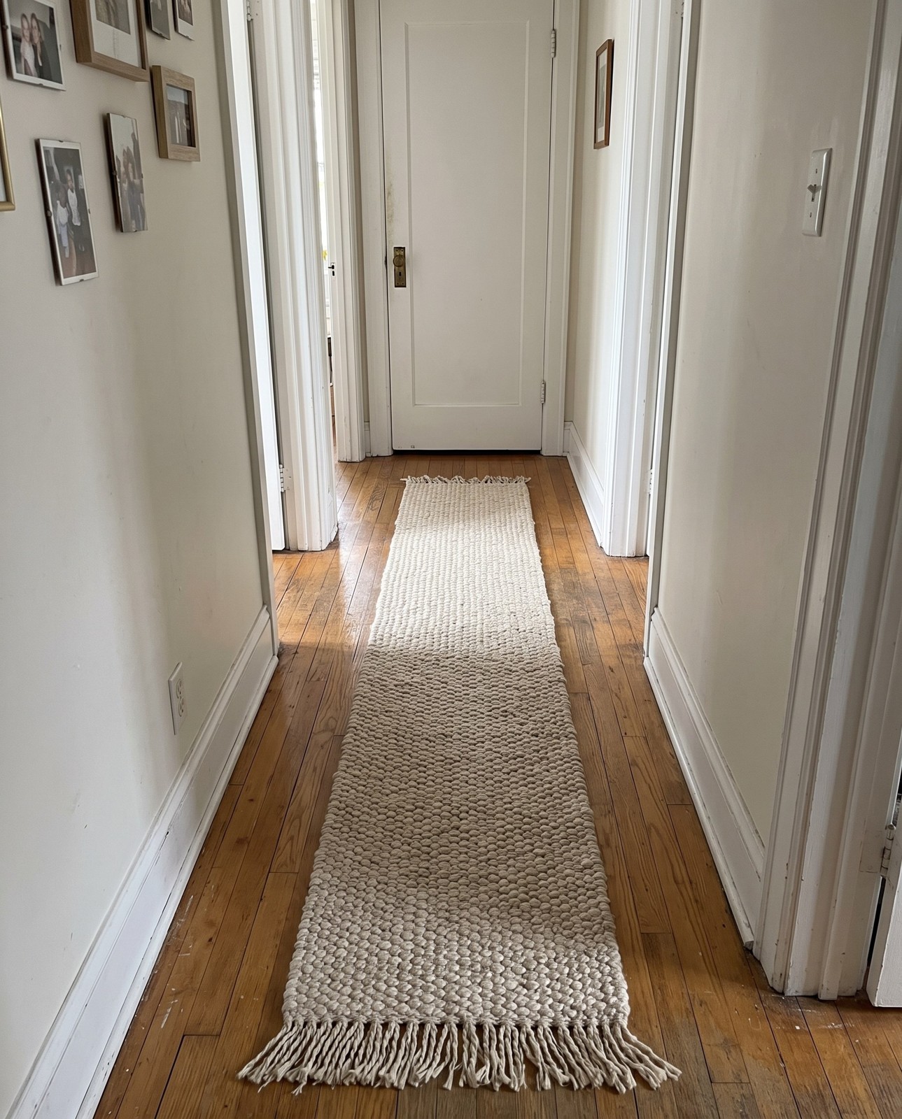0' 9 x 2' 6 Ascot · Solid rug, white