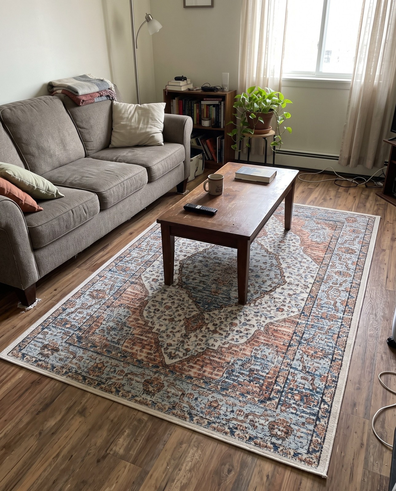 2' x 3' Gideon · Border rug, ivory