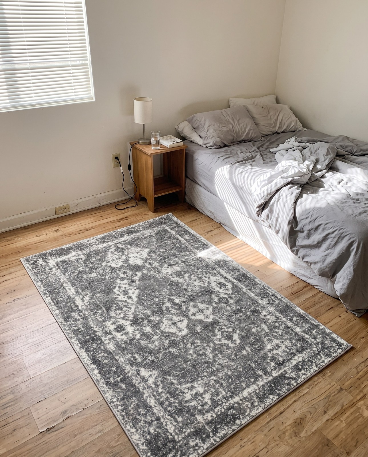 2' x 3' Spofford · Border rug