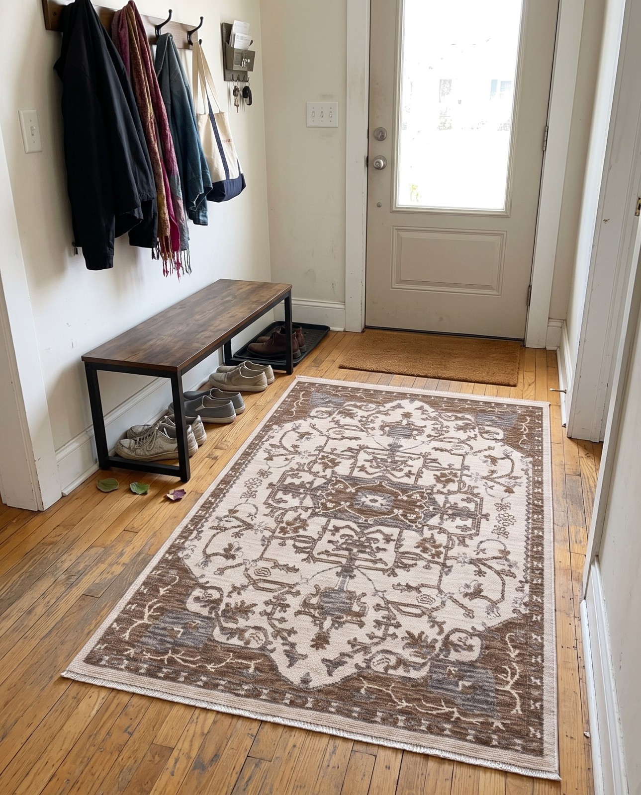 5' x 7' 7 Colter · Border rug, ivory