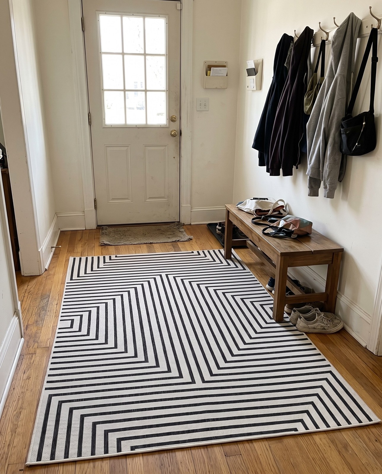 Detail image of 6' x 9' Gorse · Geometric Outdoor Rug, white and black