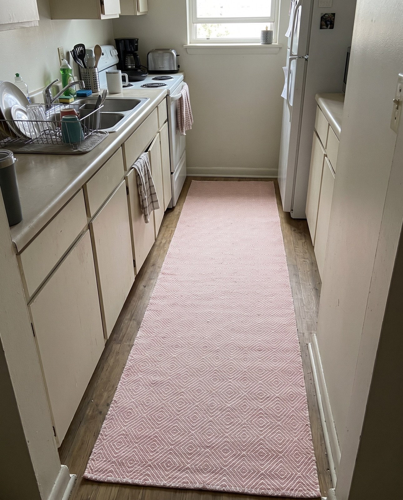 2' x 3' 1 Standish · Diamond Wool Rug, pink and ivory