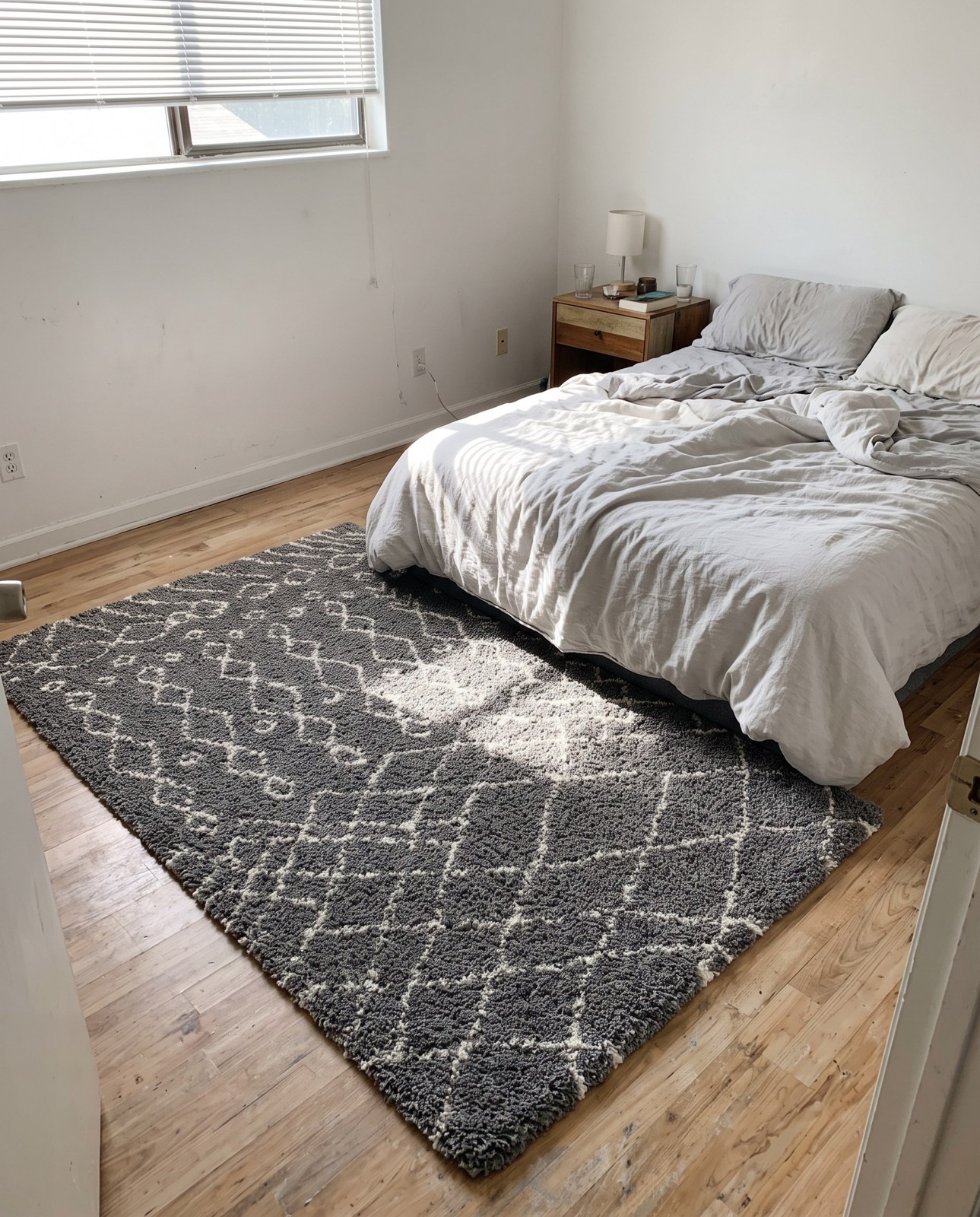 Detail image of 5' x 8' Jameson · Diamond Shag Rug