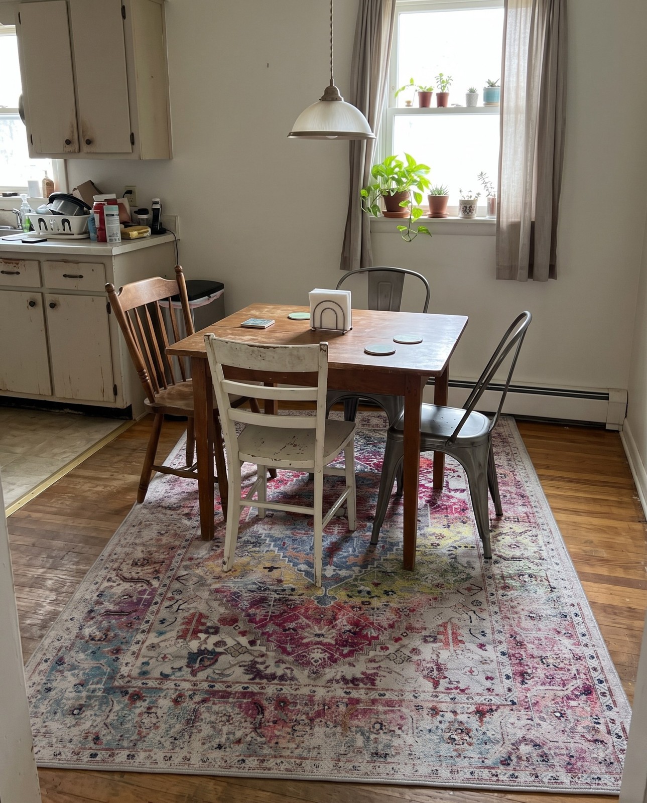 Detail image of 5' 3 x 8' Trillium · Distressed medallion Washable Rug, ivory and multi