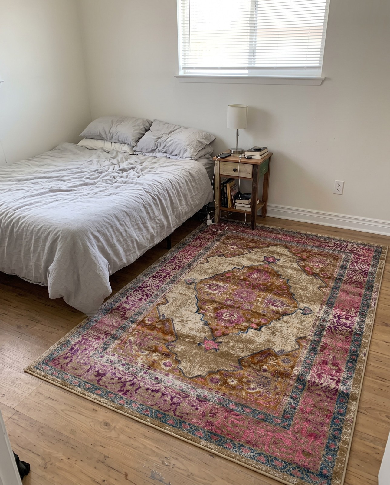 6' x 9' Rogan · Border rug