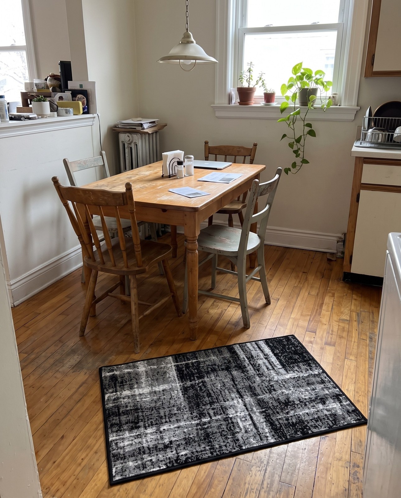 2' x 3' Rudd · Abstract plaid rug, black and ivory