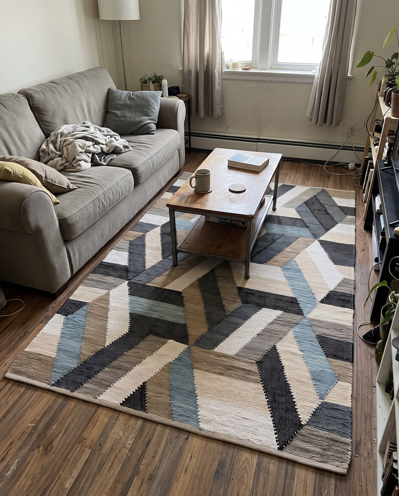 5' 1 x 8' Wasatch · Geometric Chindi Rug, blue