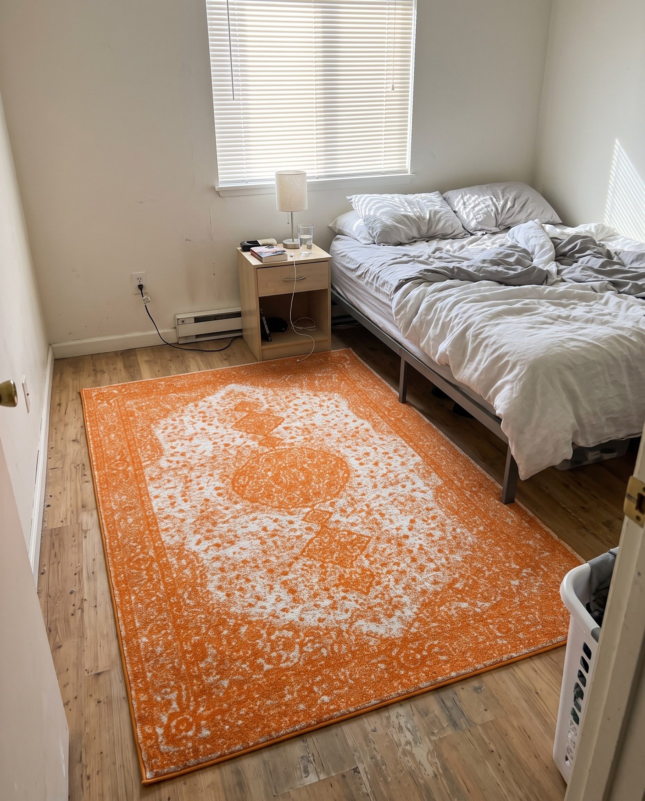 2' x 3' Eudora · Border rug, orange
