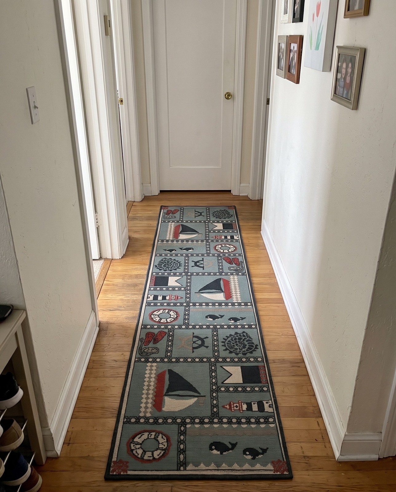 Detail image of 2' 7 x 10' Della · Border Outdoor Rug, blue
