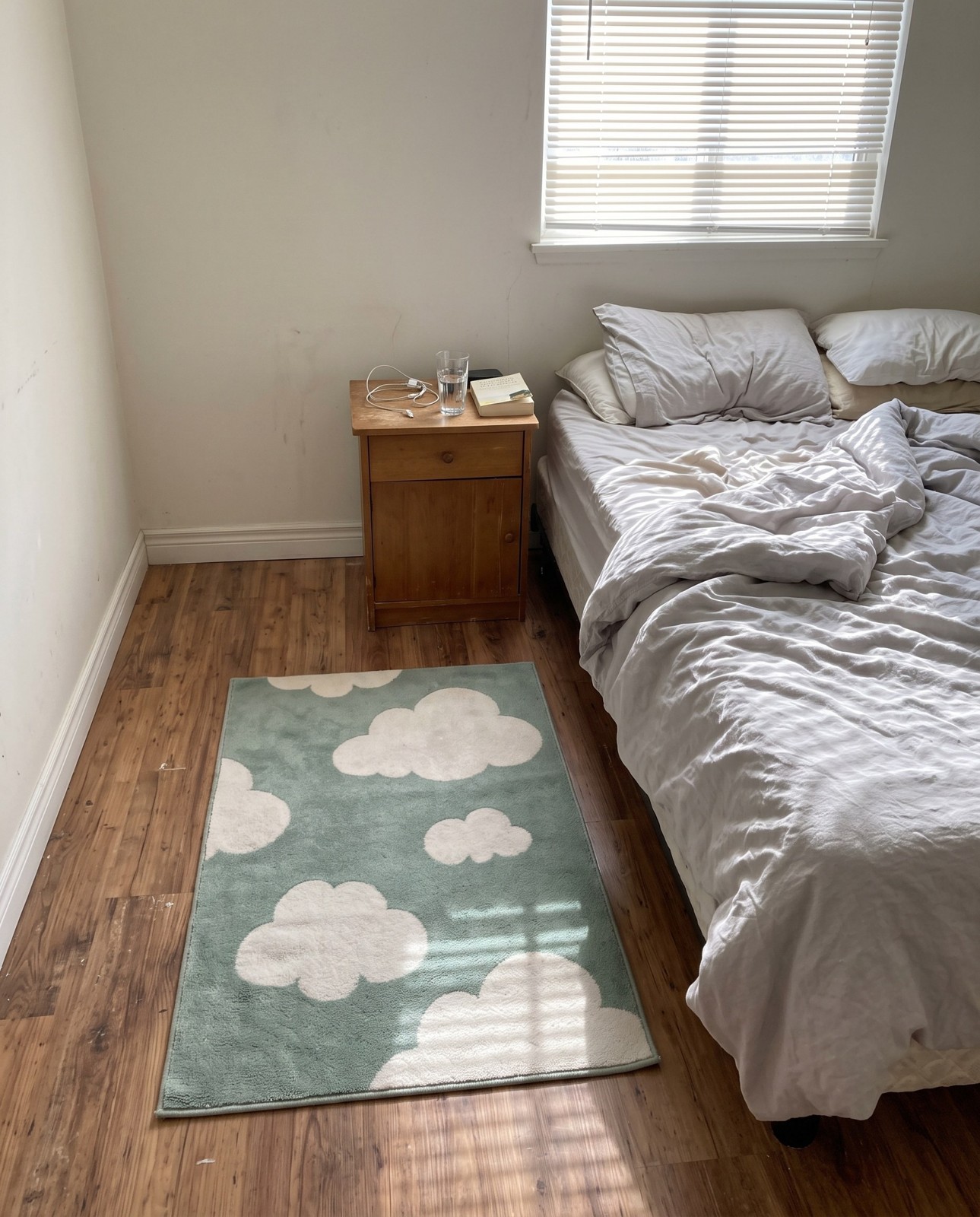 2' x 3' Abbot · Pictoral rug, soft green