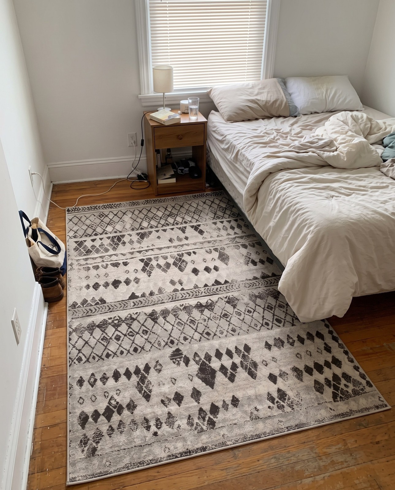 5' x 8' Collier · Diamond rug