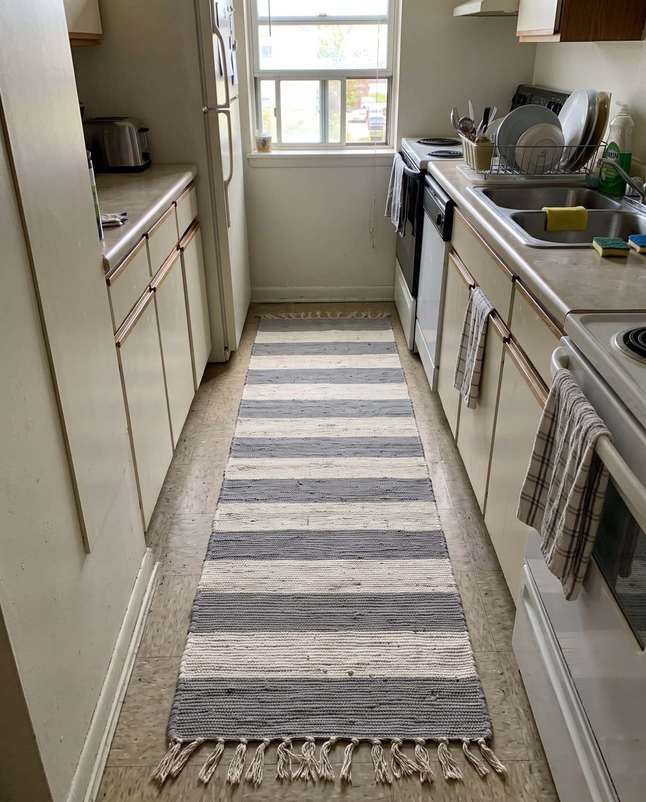 2' 6 x 16' 5 Flagstaff · Striped Chindi Rug, gray and ivory