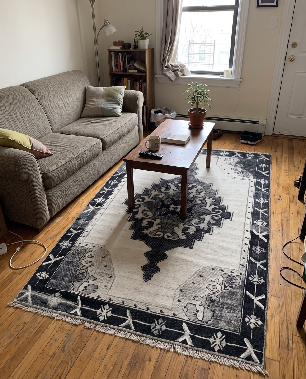 5' x 8' Sanderson · Border Washable Rug, black