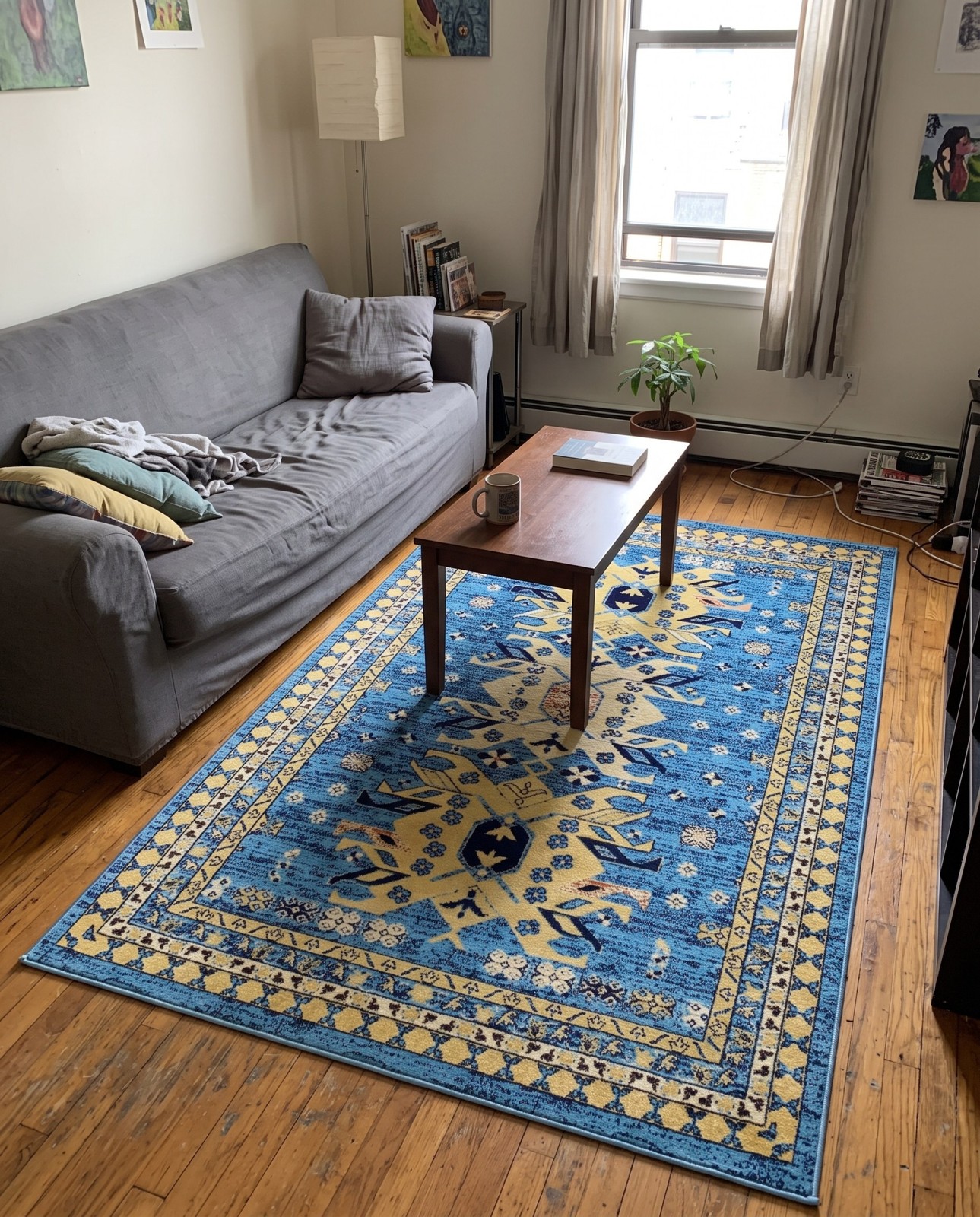 Detail image of 5' 3 x 8' Isadora · Border rug, blue