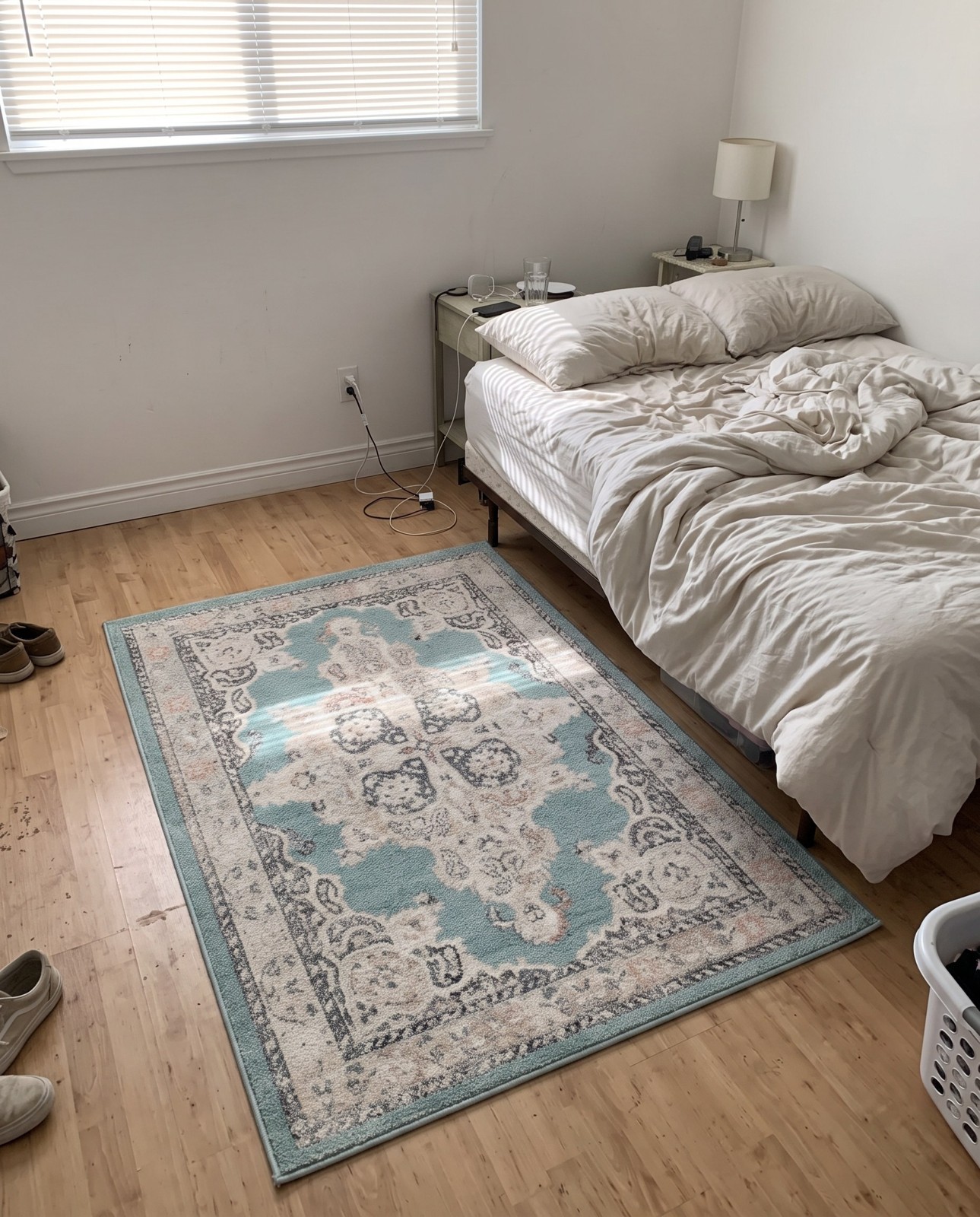 4' x 6' Selby · Border rug, aqua