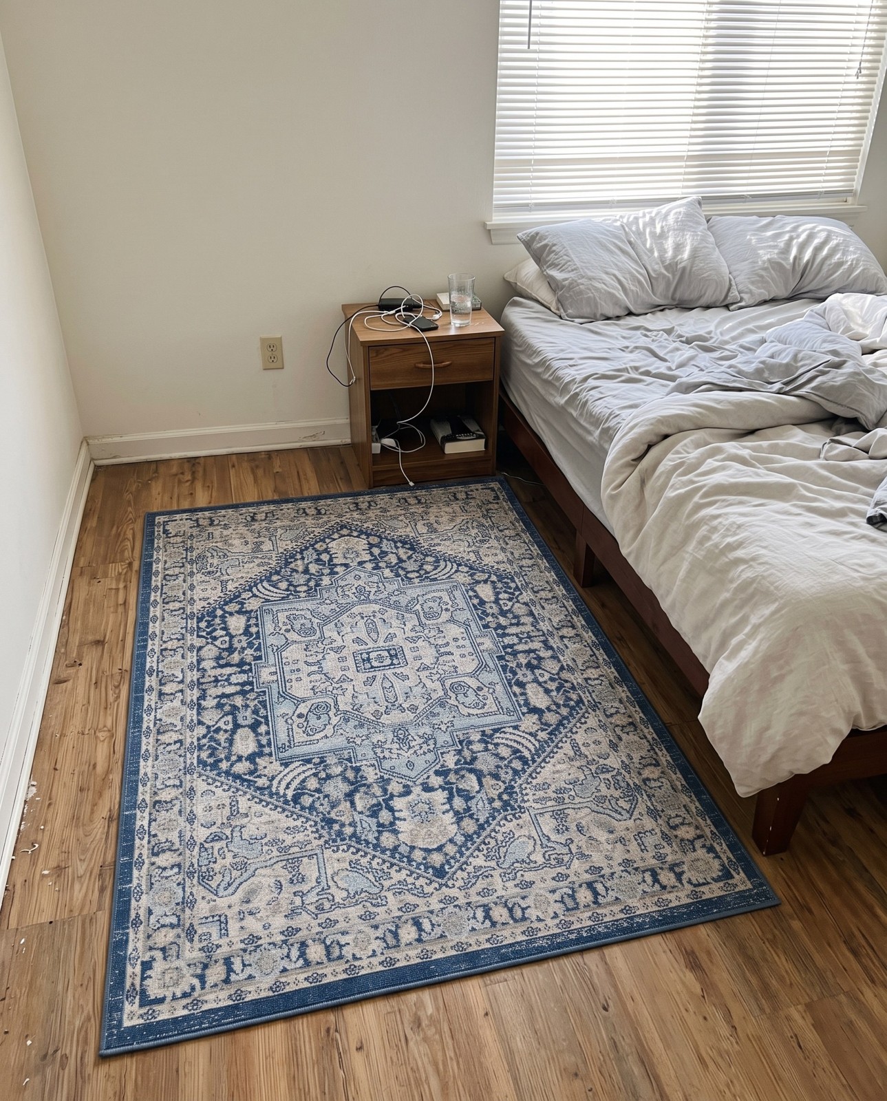 4' x 6' Jessup · Border rug, french blue