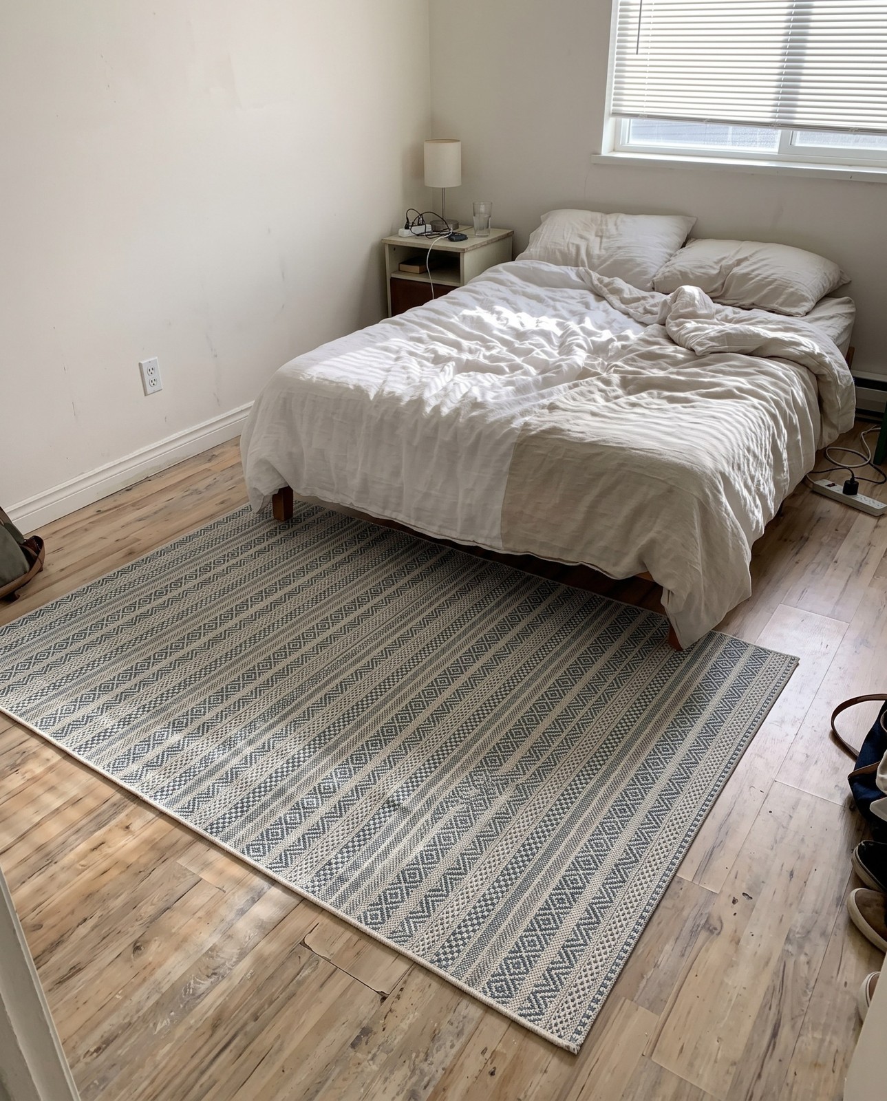 Detail image of 4' x 6' Merlin · Geometric Outdoor Rug, teal