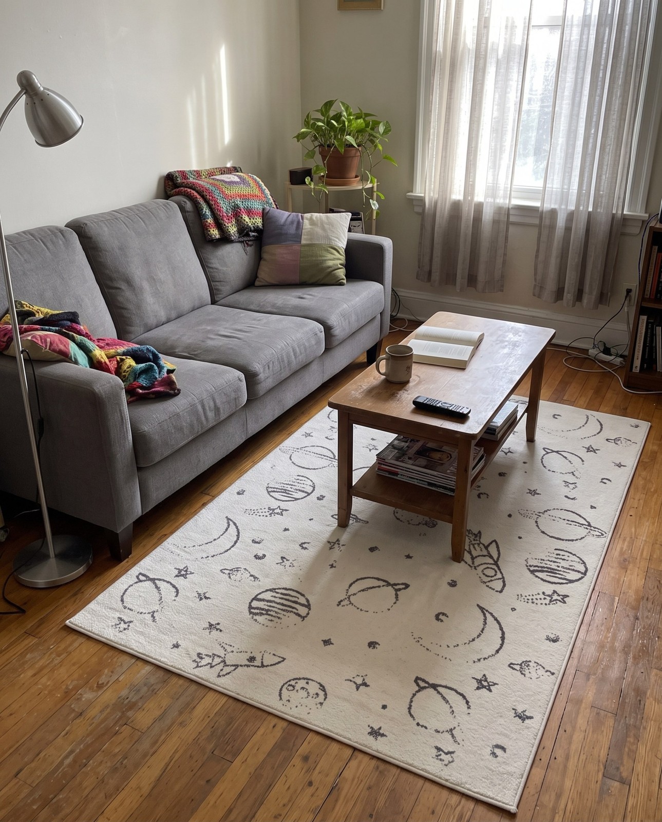 Detail image of 2' 2 x 2' 11 Summerhill · Pictoral rug, ivory