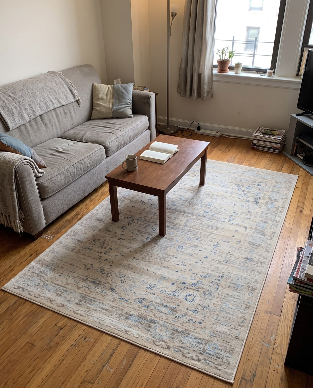 8' x 10' Elliot · Border rug