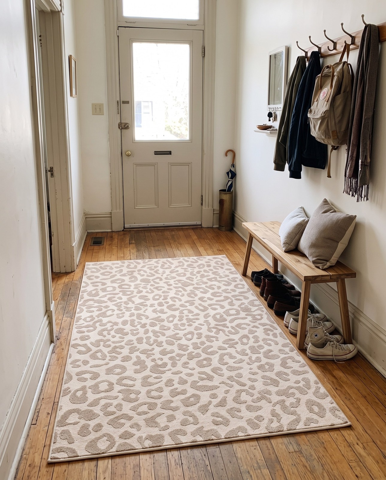 4' x 6' Linnet · Animal print rug, ivory