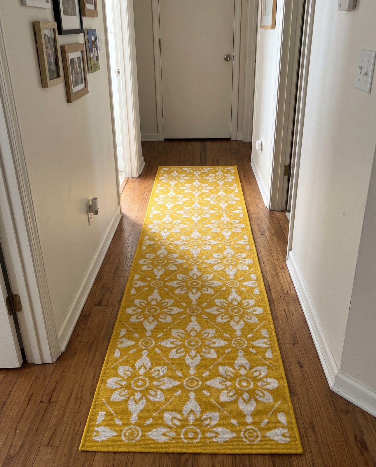 Detail image of 2' x 5' Selwyn · Floral lattice Outdoor Rug, yellow and cream