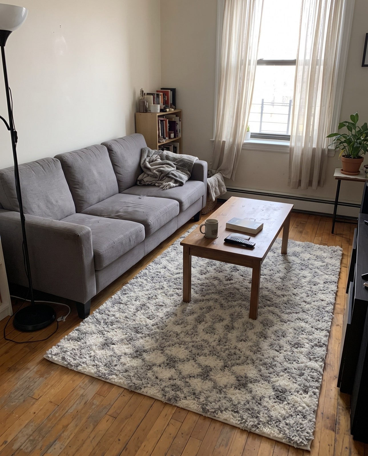 4' x 6' Bayley · Chevron Shag Rug, ivory