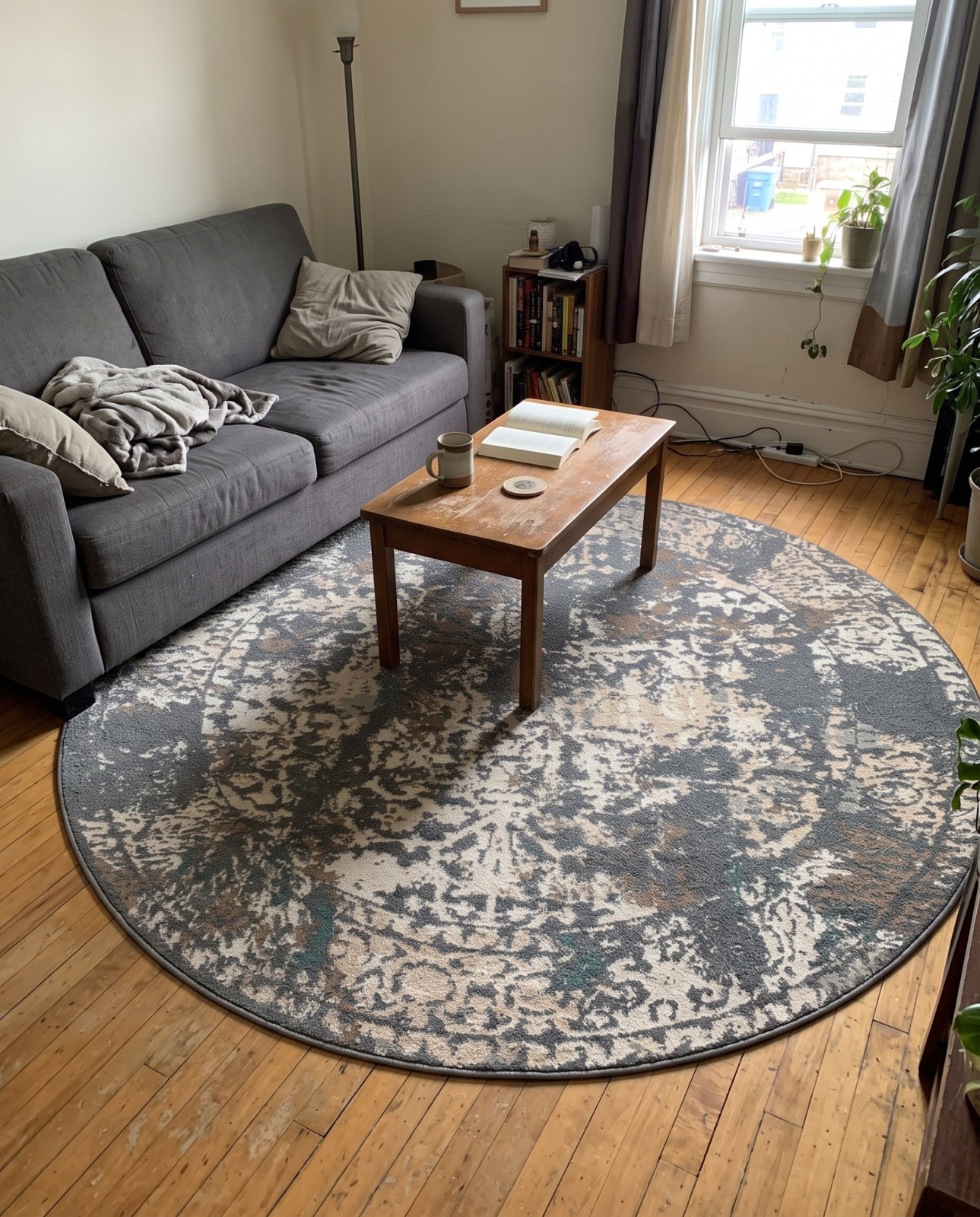 2' x 3' Maude · Abstract rug