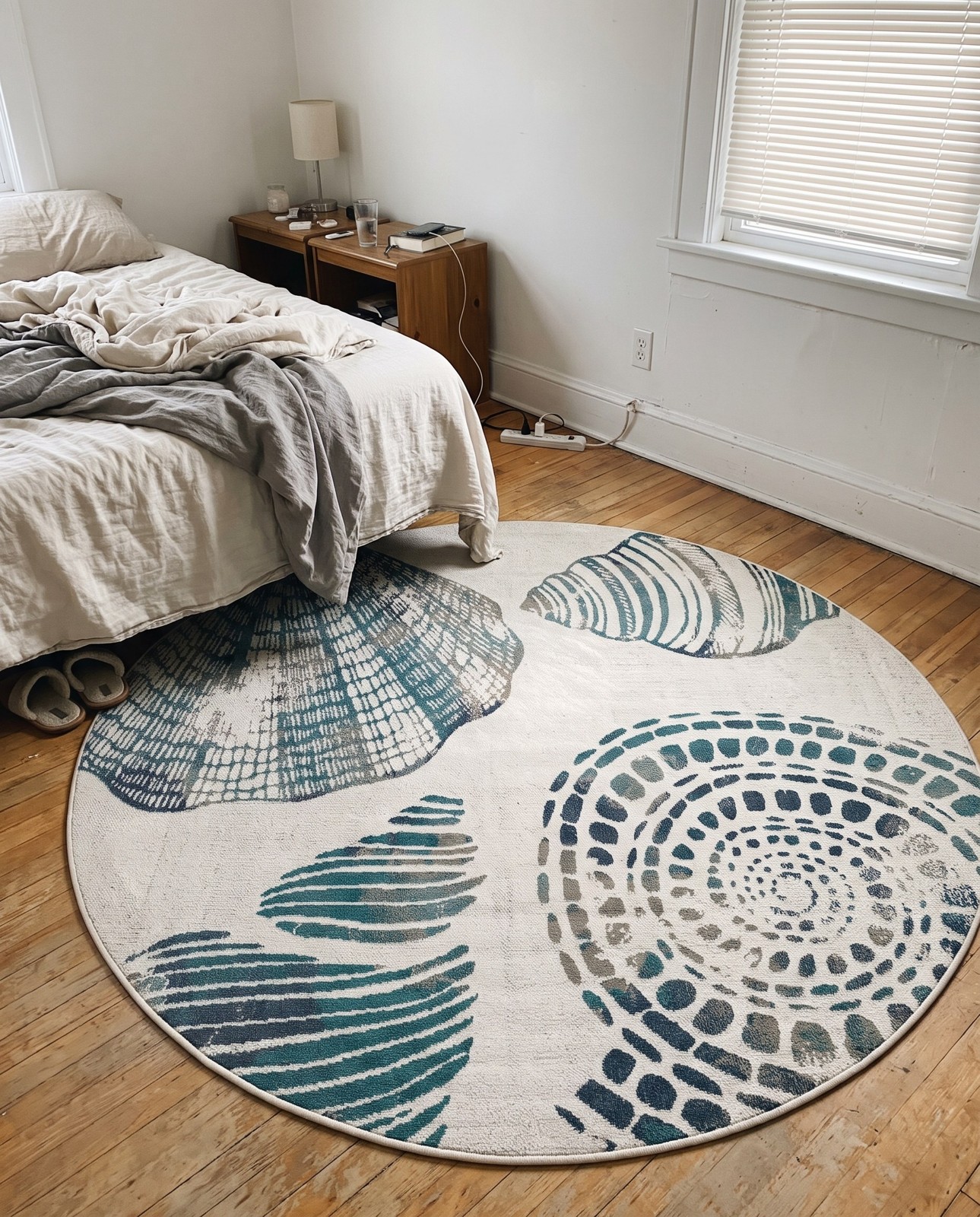 7' 10 x 7' 10 Darby · Seashell Outdoor Rug, ivory, blue and green