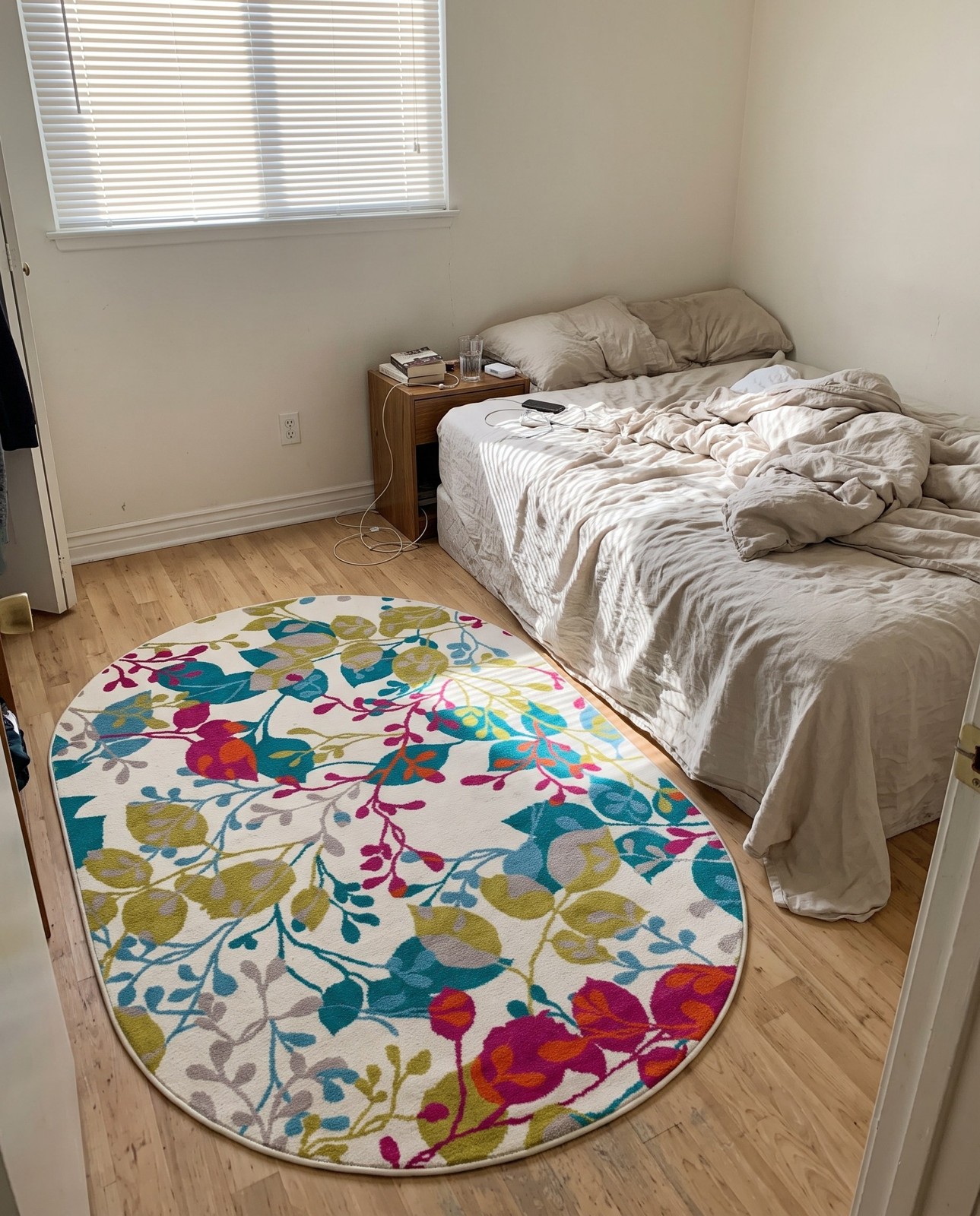 Detail image of 4' x 6' Lilburn · Botanical rug, multicolor on ivory