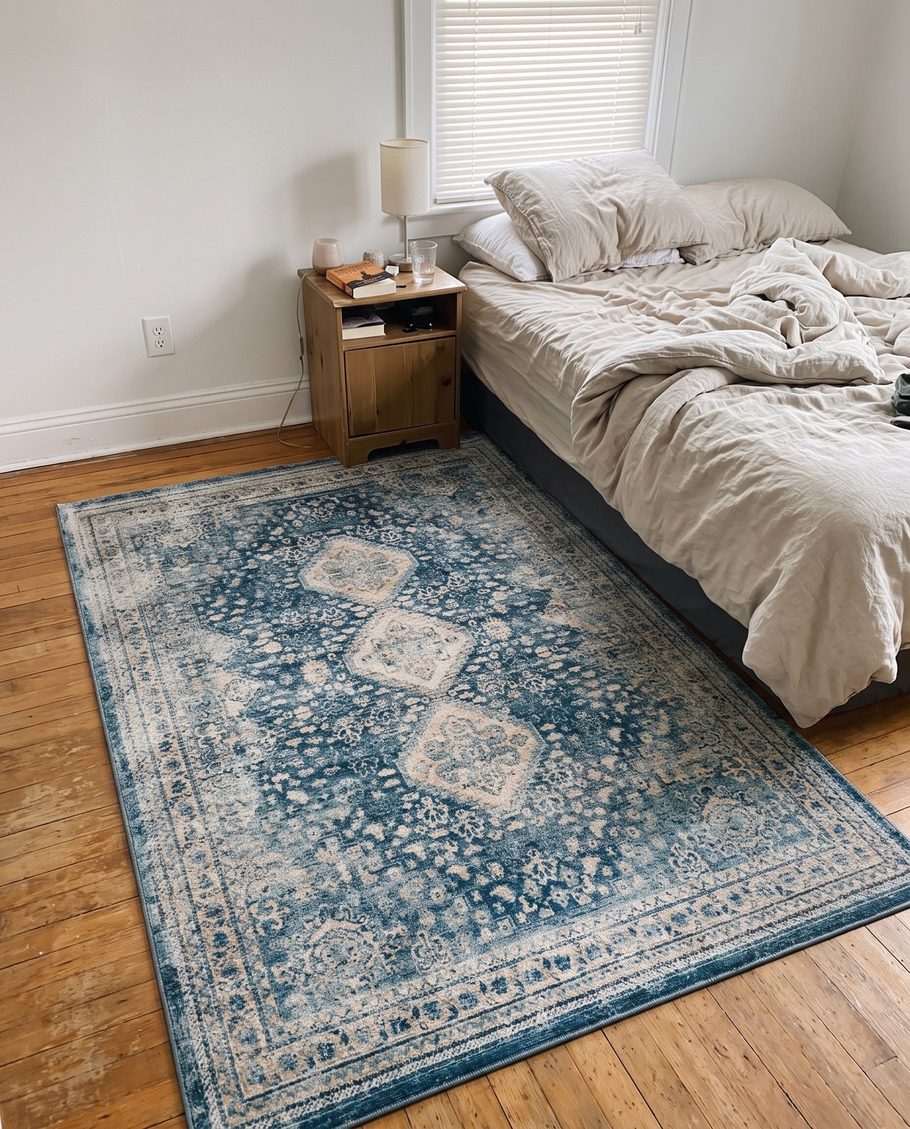 5' 3 x 8' Greenbriar · Border rug, navy
