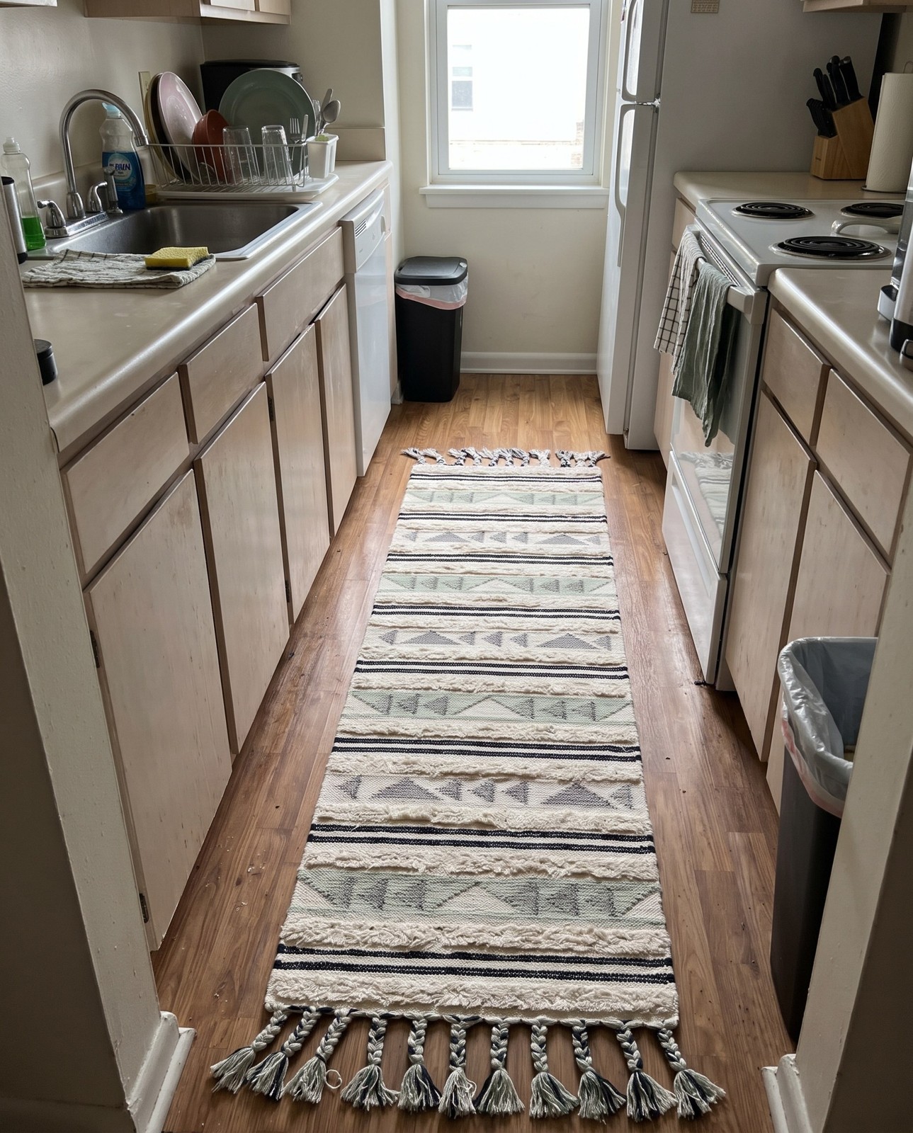 Detail image of 2' 2 x 8' 2 Tolbert · Striped geometric Wool Rug, ivory and aqua
