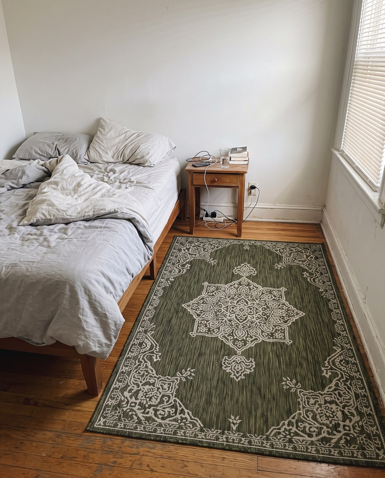 9' x 12' Rhys · Border Outdoor Rug, green