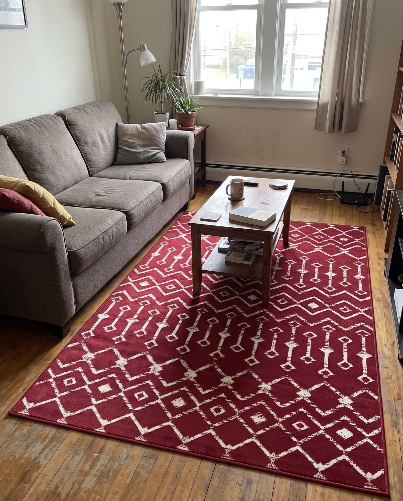 7' x 10' Dudley · Diamond rug, red