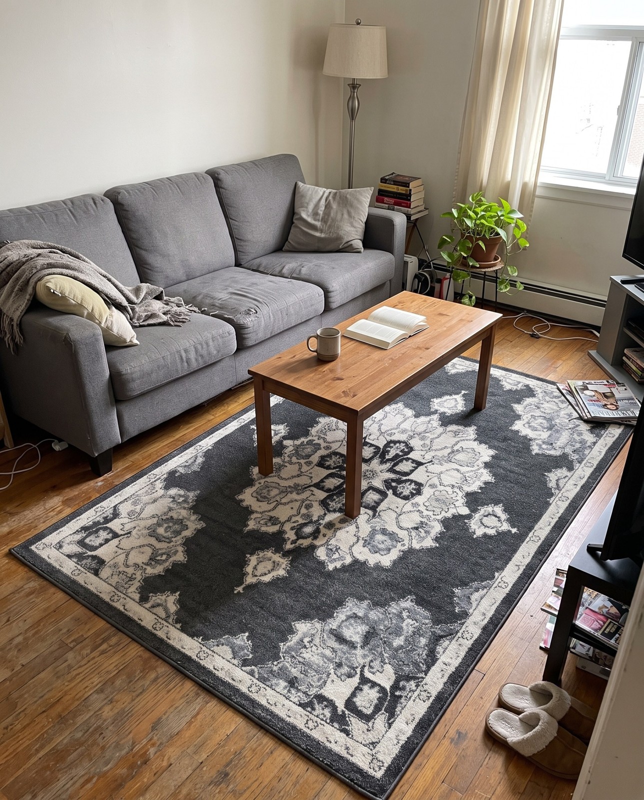 7' x 10' Nettle · Medallion rug, charcoal