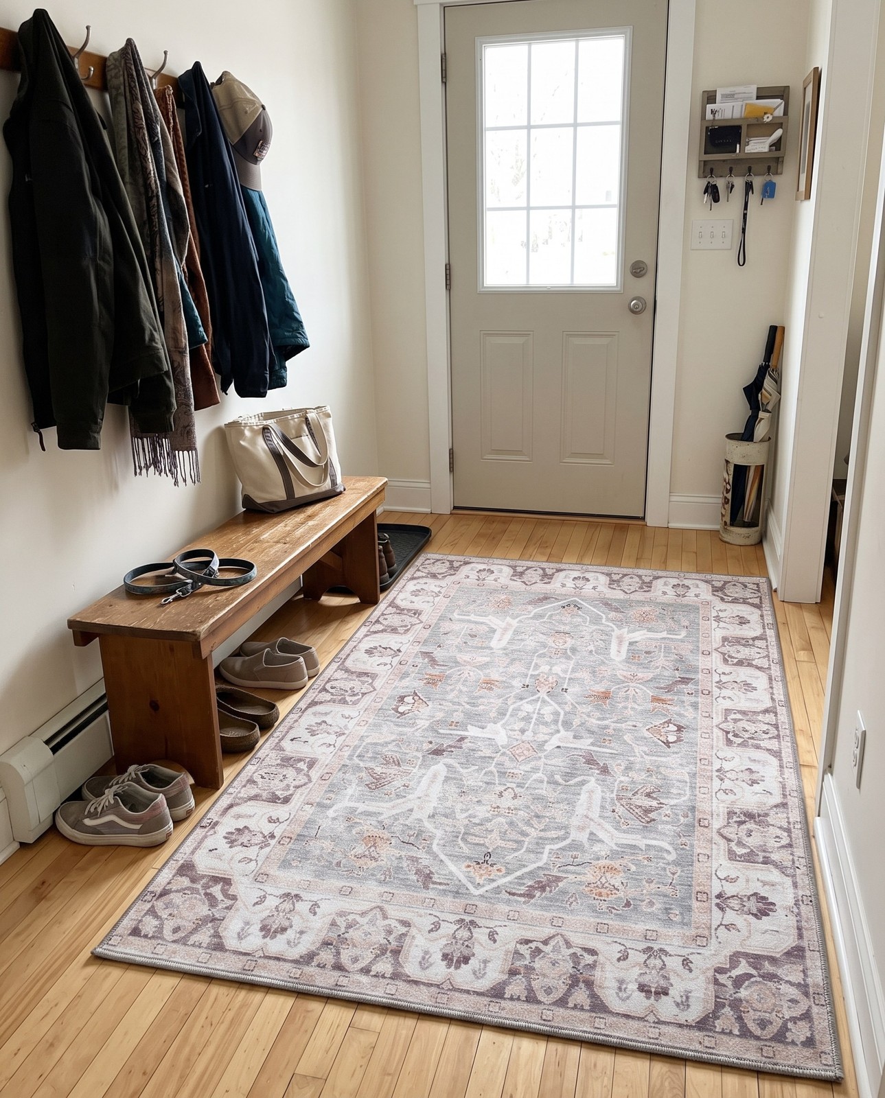 3' 3 x 5' 3 Falkner · Border rug, pearl mint