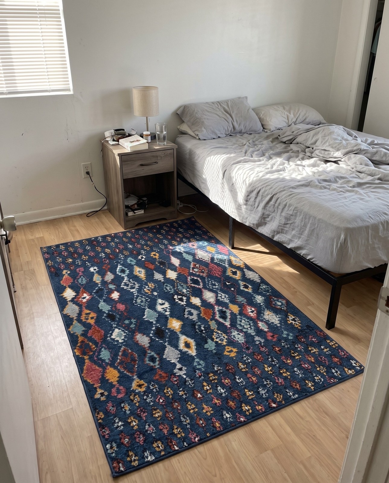 4' x 6' Southwind · Diamond rug, navy
