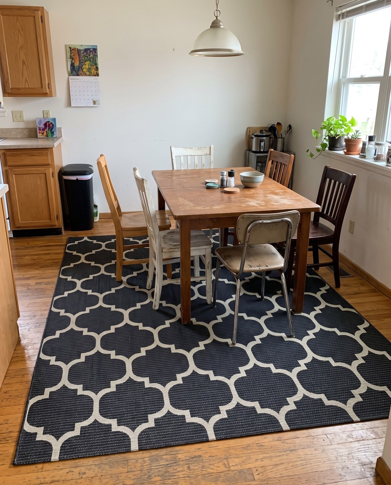 7' 5 x 10' Enid · Trellis rug, black and ivory