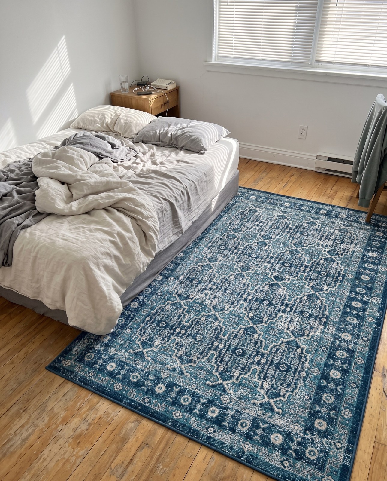 4' x 6' Candlewood · Distressed medallion rug, blue and ivory