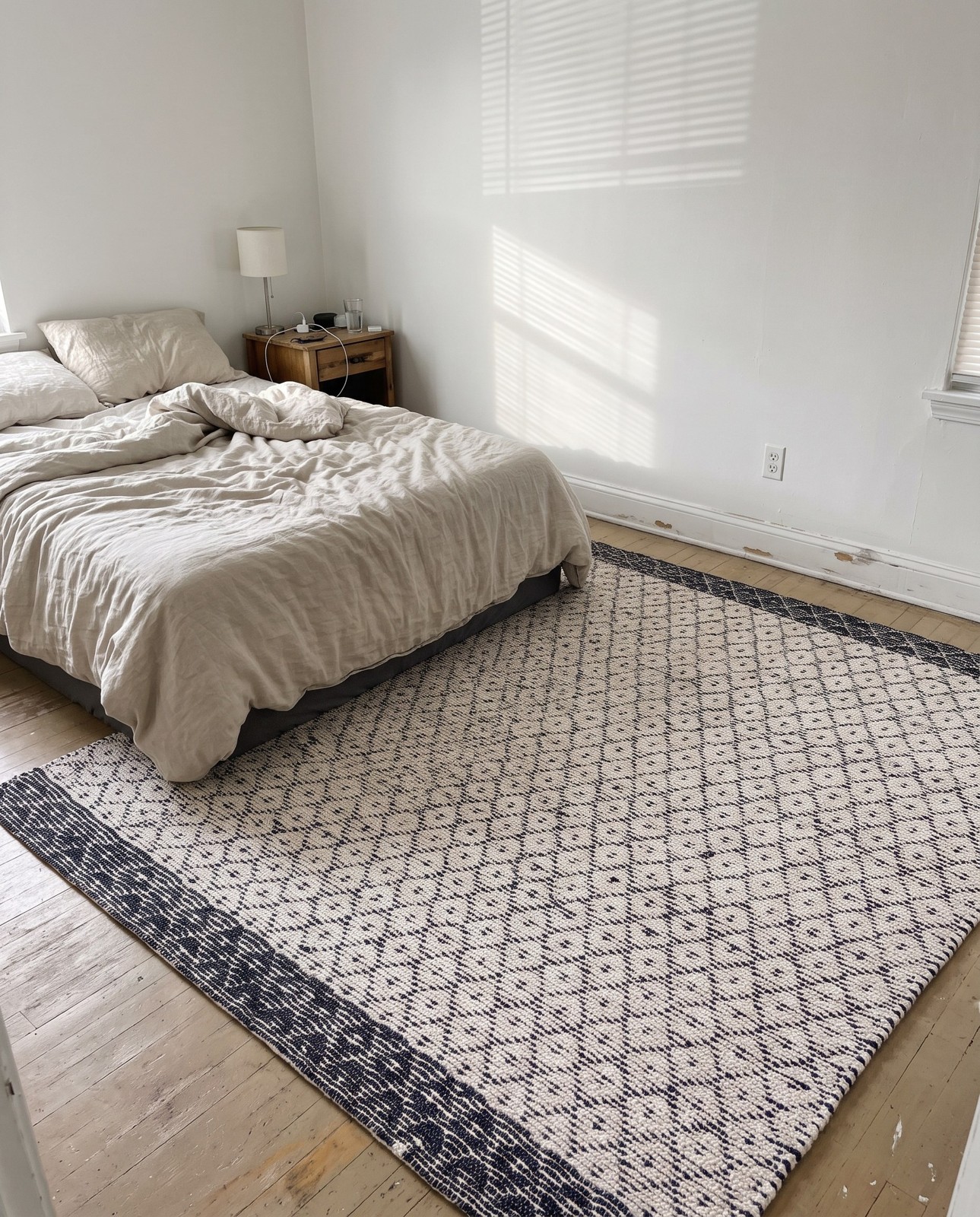 8' x 8' Grove · Diamond trellis Chindi Rug, ivory and navy
