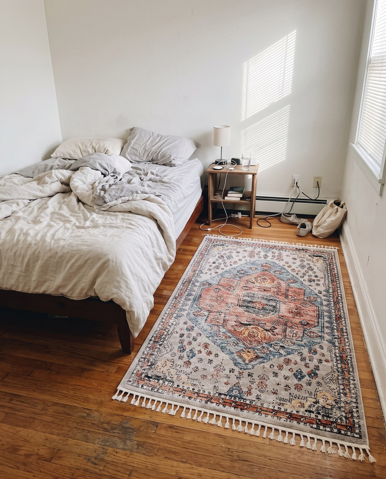 2' x 3' Rushmore · Border rug, gray