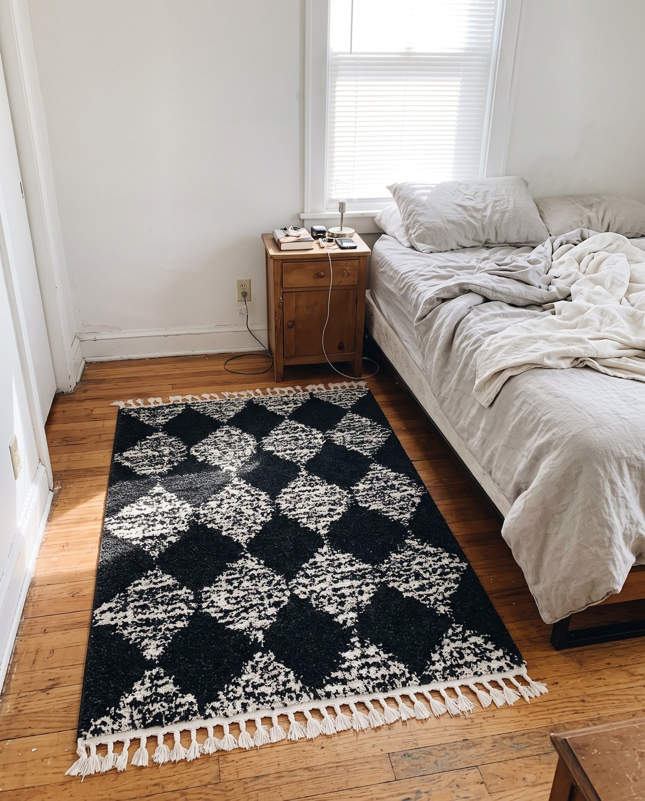 4' x 6' Newton · Diamond Shag Rug