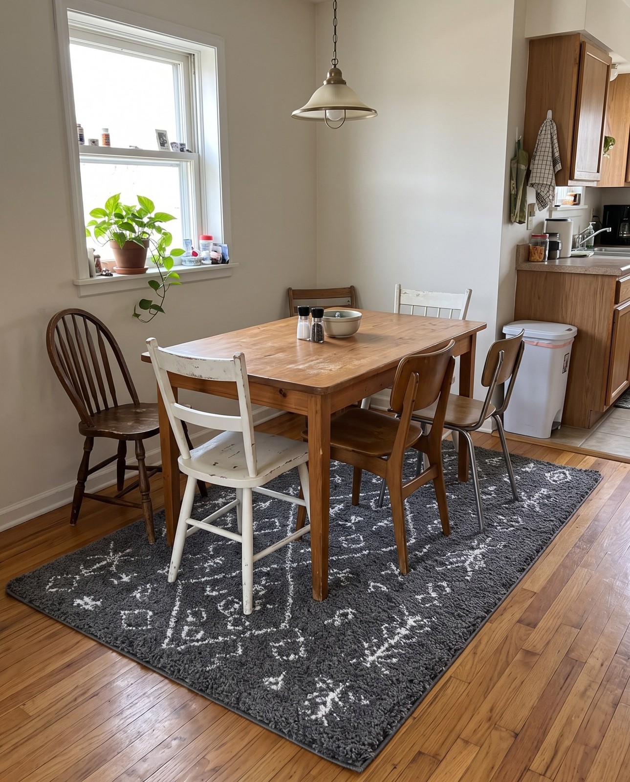 5' x 8' Jameson · Tribal diamond Shag Rug, gray and ivory