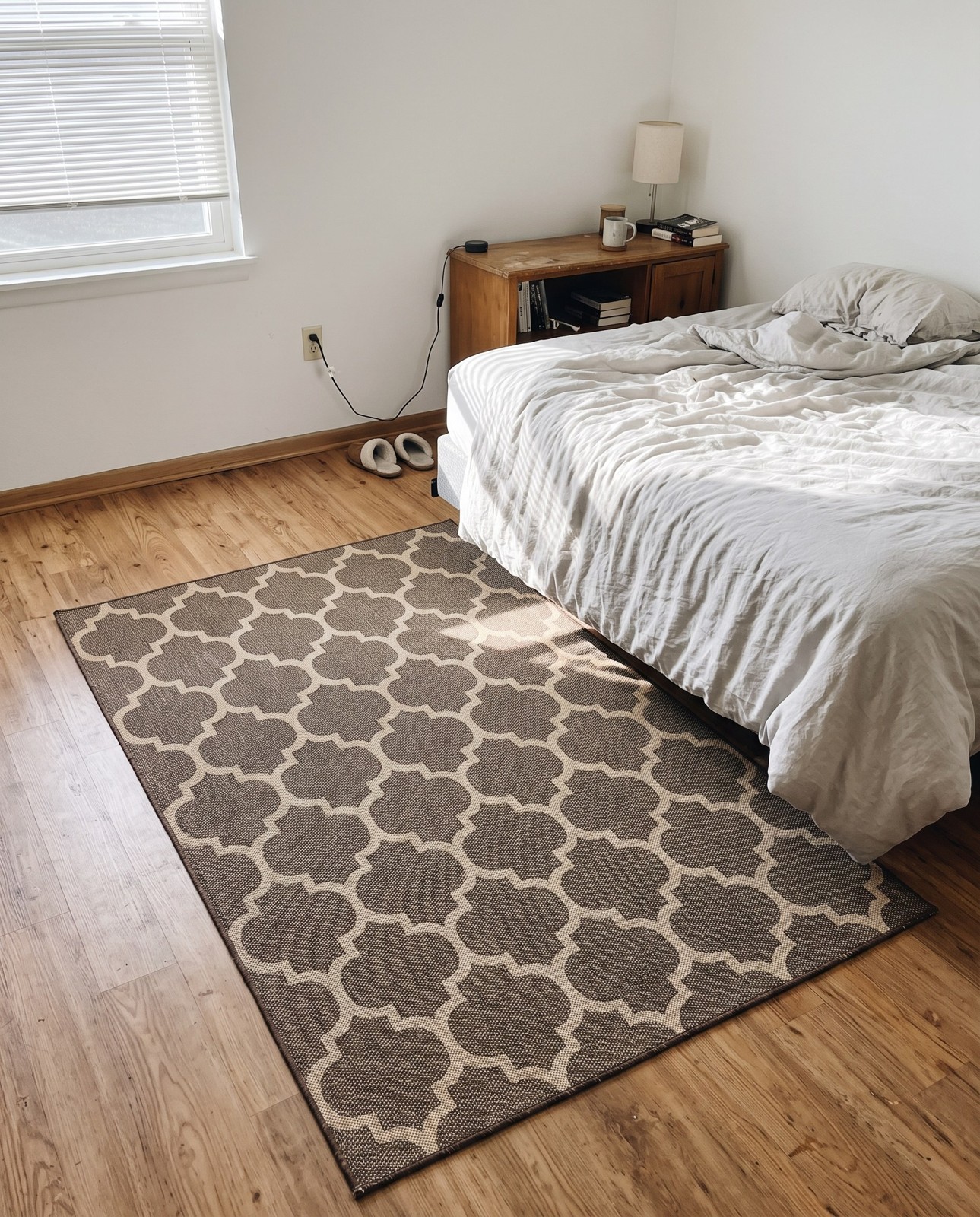 Detail image of 2' x 3' Flora · Trellis rug, brown and natural