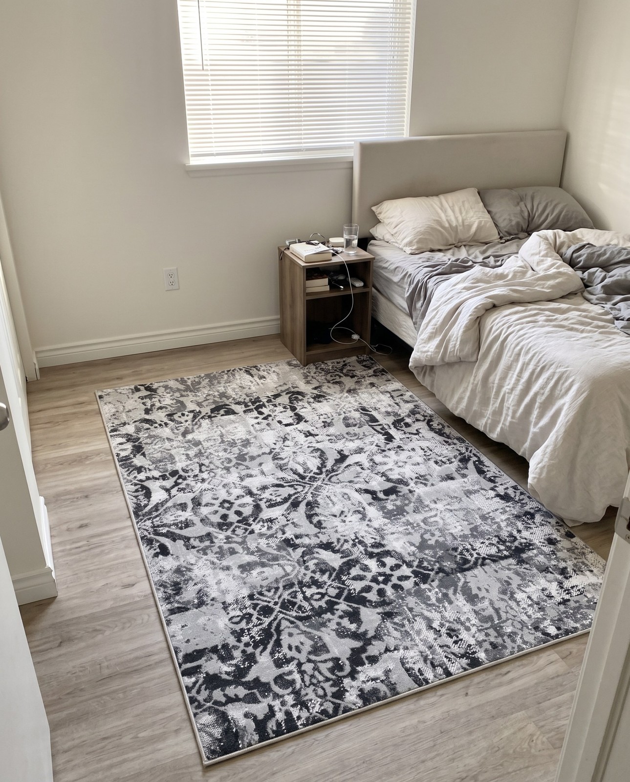 5' 3 x 8' Carrick · Abstract rug, grey